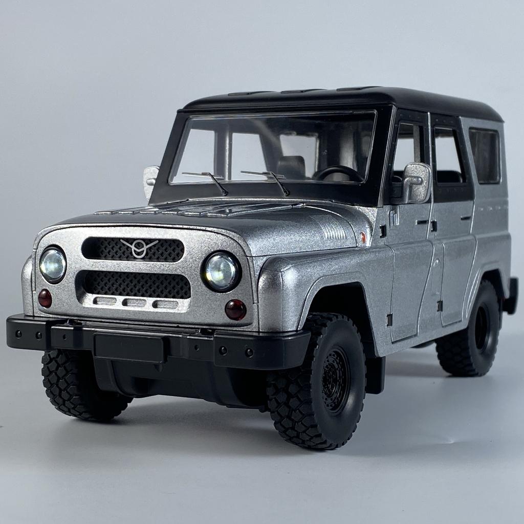 1:18 Rosyjski UAZ Hunter Jeep Metalowy Odlew SUV Model Terenowy Dźwięk i Światło Pull Back Zabawki Kolekcja Prezent Dla Przyjaciół