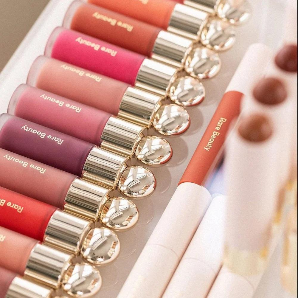 Rare Beauty Flüssigrouge Puderrouge mit Schimmer Elastisches Rouge Leicht zu Verblendendes Rouge Lippenstift Highlighter Langanhaltendes Make-up Natura