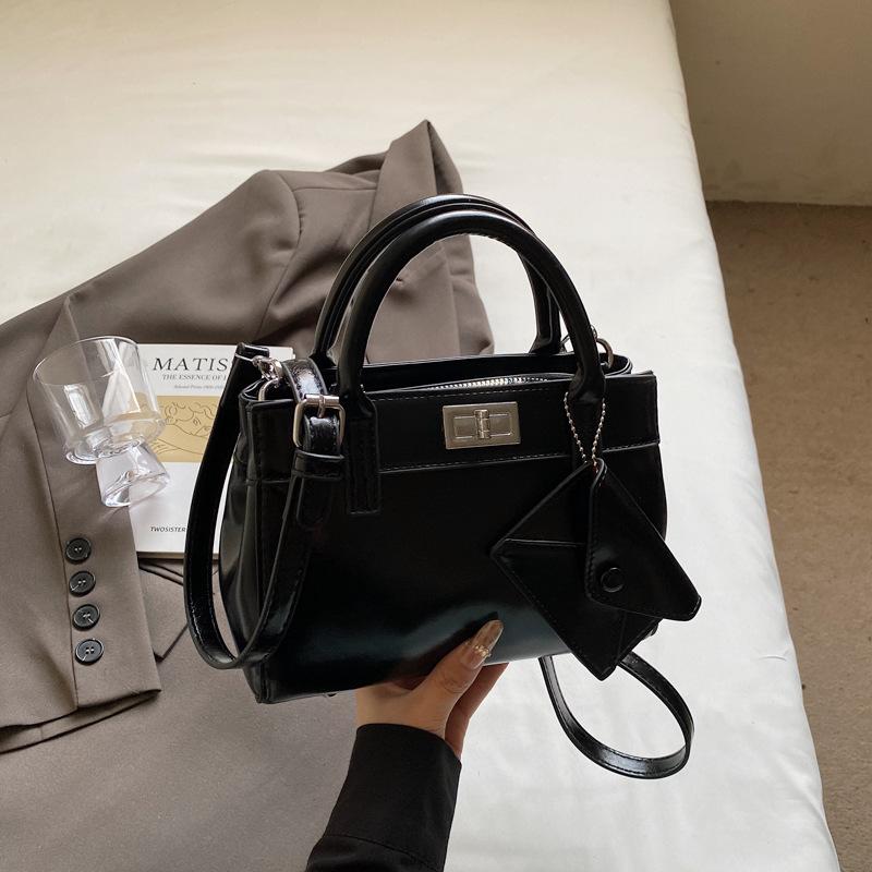 Niche Premium Textured Bag Women's 2025 New Commuter Handbag Bag Fashionable Versatile Shoulder Messenger Bag