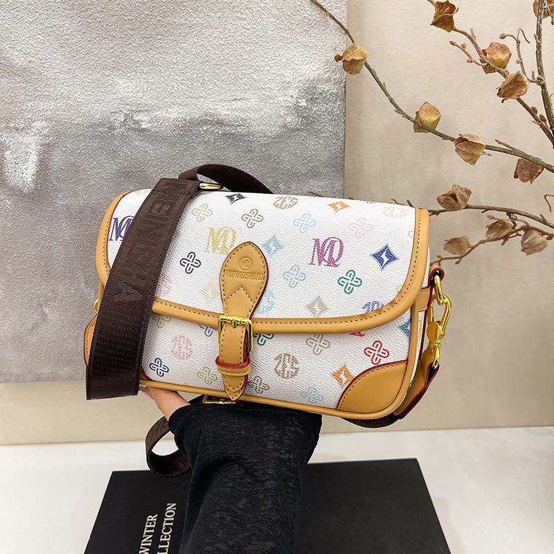 High Sense Retro Fashion Small Square Bag Women's New Versatile Shoulder Messenger Bag Niche Commuter Bag