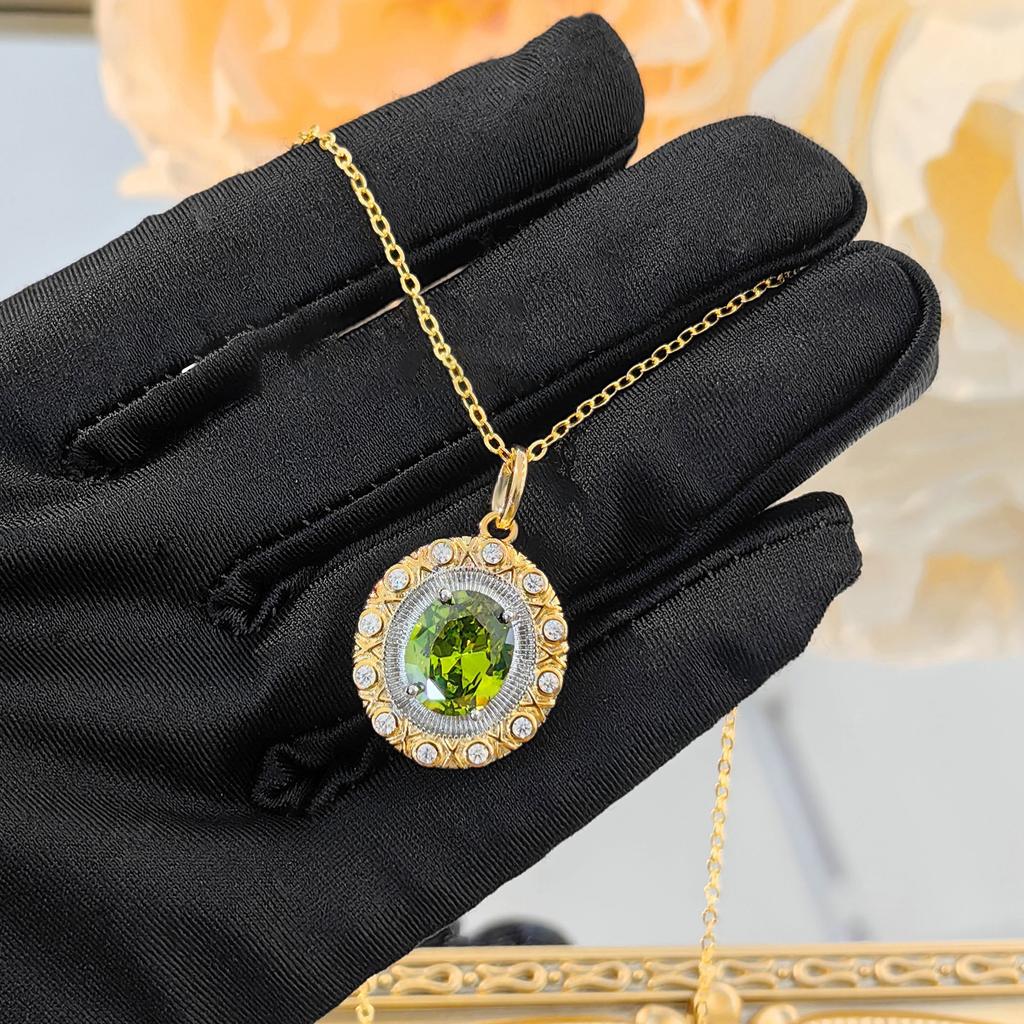 Imitation Natural Peridot Pendant, High-End Zircon Necklace, Italian Two-Color Gold Round Collarbone Chain.