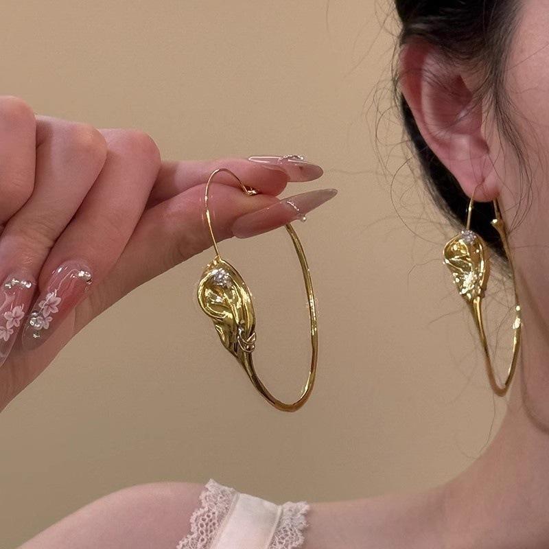 Retro Distressed Diamond-Encrusted Large Ring Earrings Feminine Charm Ear Rings Exquisite Facial Feature Earrings Fashionable