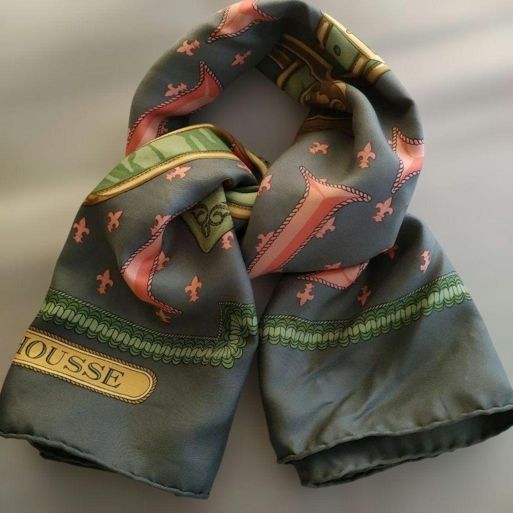 Used HERMES Herms Carr 90 Sitting on the Cover Silk Large Scarf