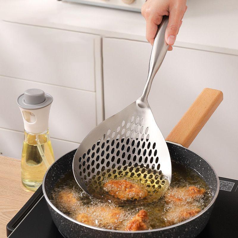 Large Durable Stainless Steel Colander Skimmer Spoon Kitchen Draining Cooking Frying Strainer Spoon with Anti Scald Handle 1PC