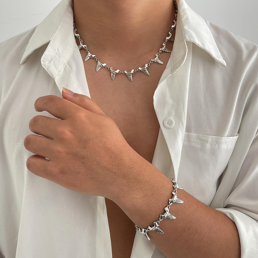 SHIXIN Punk Choker con Borchie Lisce e Punte Bracciale Set di Gioielli per Uomo alla Moda Geometria Irregolare Catena Corta per il Collo Nuovo