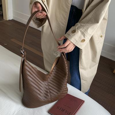 Autumn and Winter Large-capacity Underarm Bag Women's 2025 New Simple Woven Bag Versatile One-shoulder Crossbody Bucket Bag