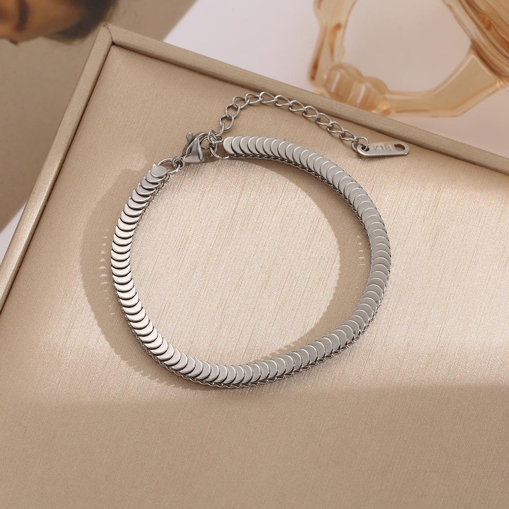Luxe Titanium Staal Vierbladig Klaver Armband in Koreaanse Stijl met Ingelegde Diamanten voor Vrouwen - Kleurvast