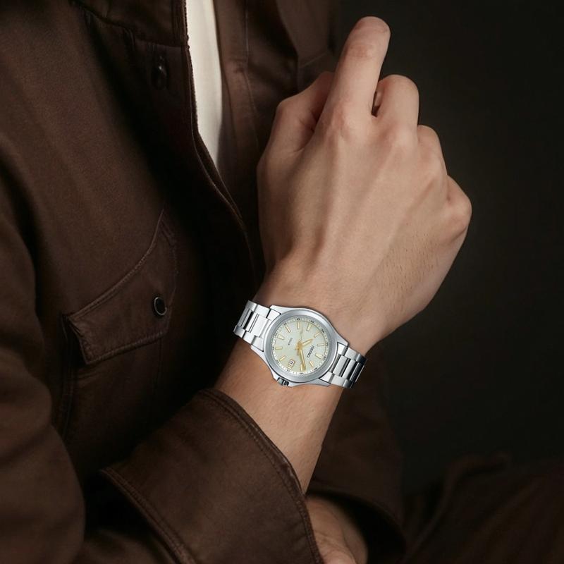 SEIKO Spirit 100 meters waterproof solar Quartz Steel Strap 37mm men's watch white dial SBPN069