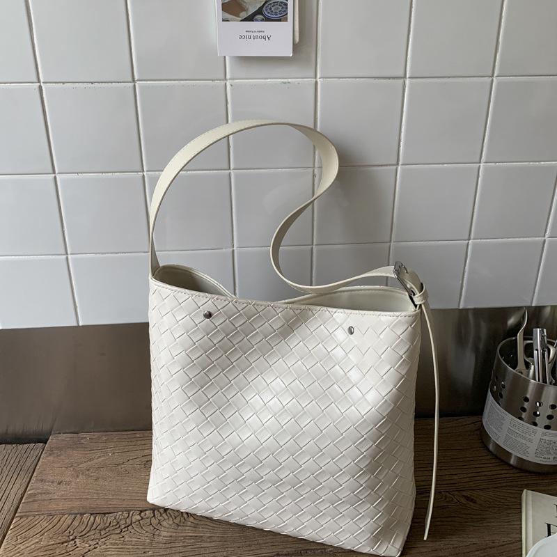 

Вместительная сумка-тоут с плетеным узором, женская новая ретро-универсальная сумка через плечо, нишевая сумка для通勤