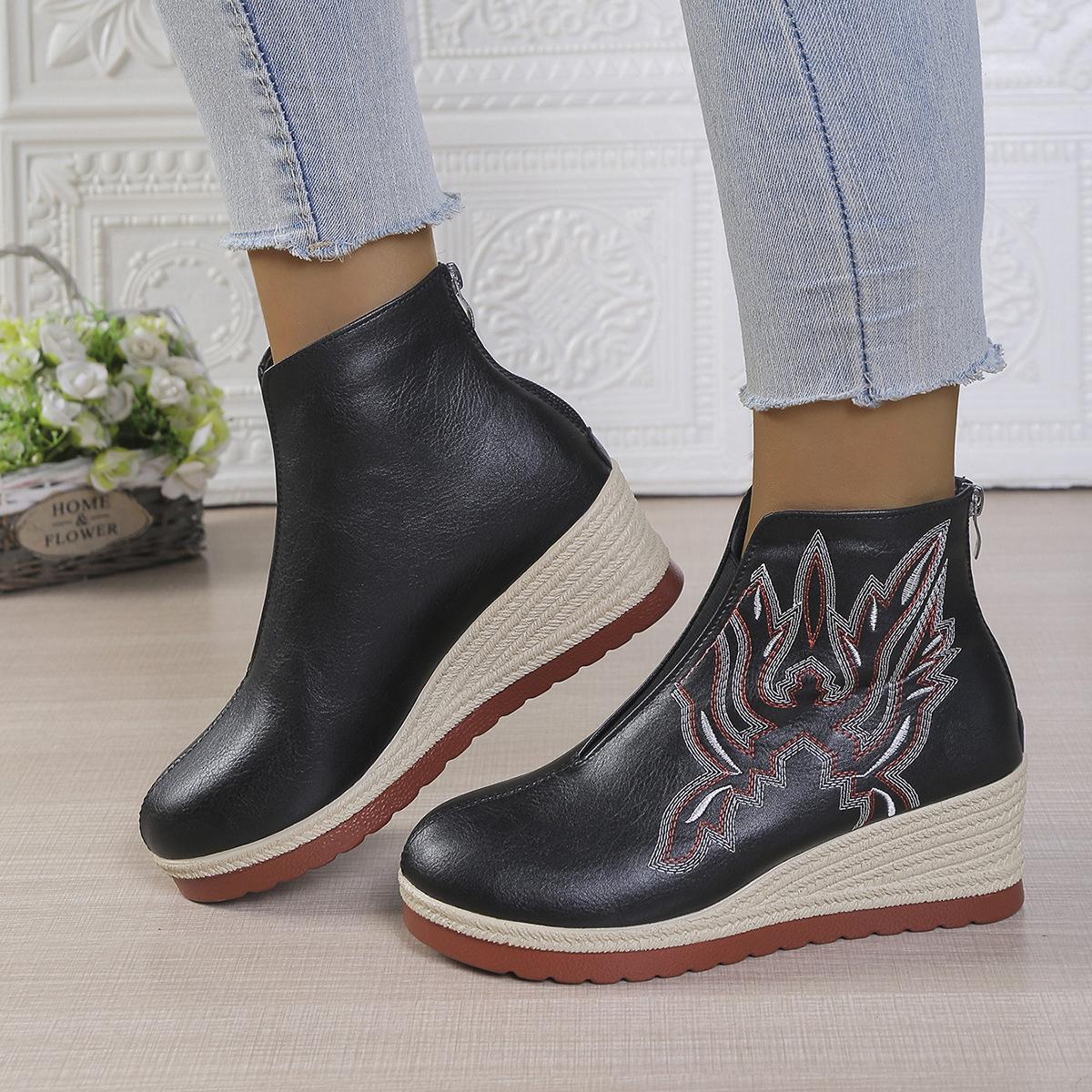 

Fashion Embroidered thick-soled retro ankle boots for women in the autumn of 2025, pointed-toe oversized wedge heel fashion boots 36 чёрный