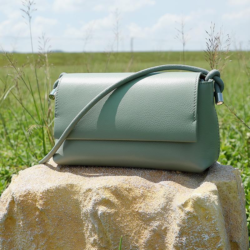 The First Layer of Soft Cowhide Versatile Messenger Bag, Genuine Leather Women's Bag, New Trendy Niche Single Shoulder Armpit Bag, Small Bag.