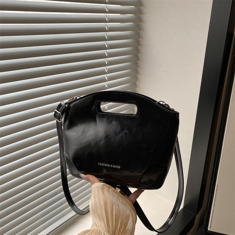 This year 2025 women's bags new spring and summer large-capacity versatile commuter single shoulder oblique span tote bag retro square bag