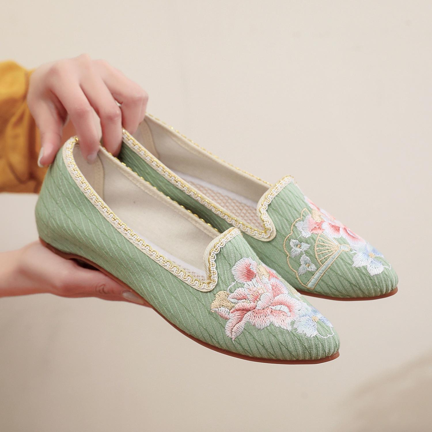 

[Folding Fan] 2024 Spring New Product Old Beijing Pointed Embroidered Shoes Women s Retro Cheongsam Single Shoes Versatile Dance Shoes 41 зелений