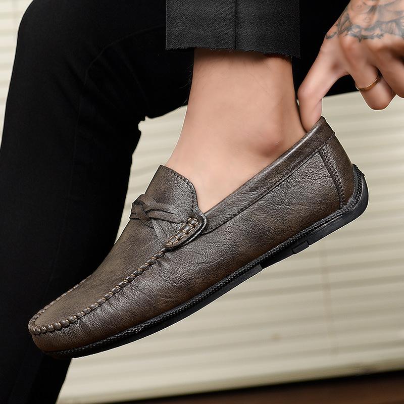 Fashion High Quality Leather Men Casual Shoes Comfortable Light Men Loafers Formal Men Dress Shoes Breathable Slip On Men Driving Shoes