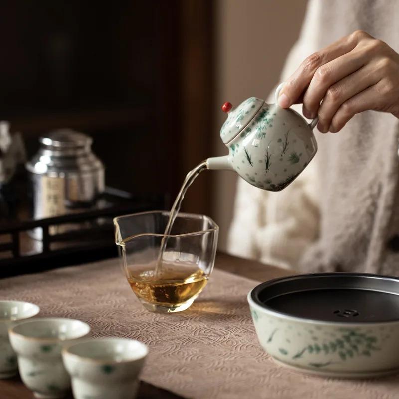 Handbemaltes Porzellan Kung Fu Tee-Set Unterglasur Vintage Xiaowen Kanne Teekanne Haushaltsfilter Tee-Ei Teekessel