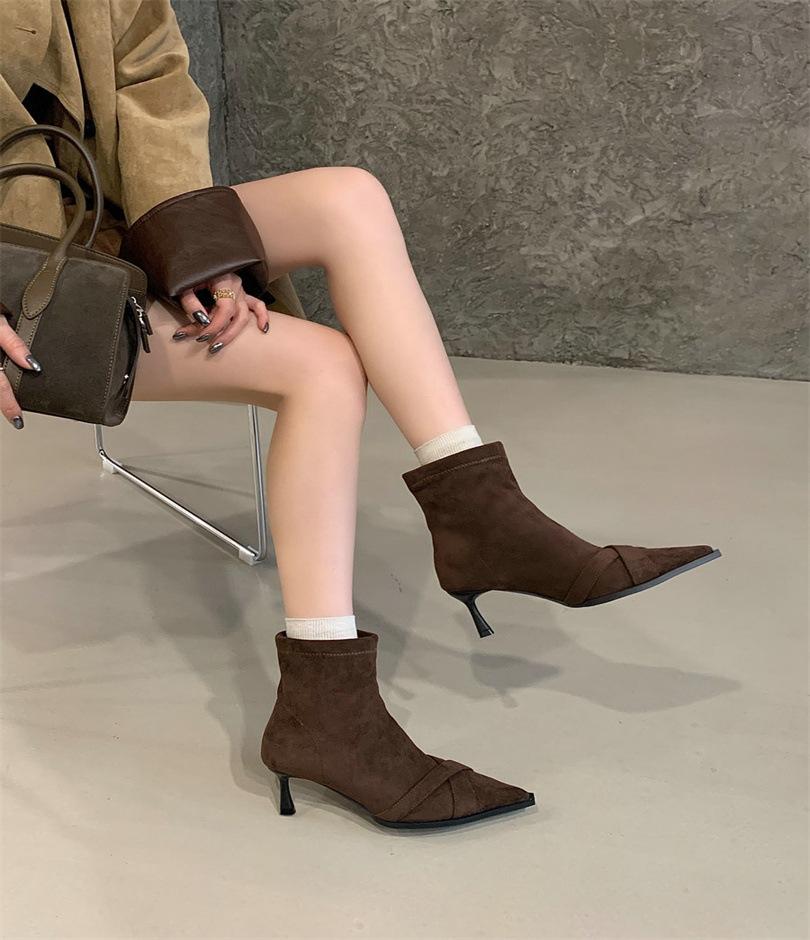 French retro pointed heel elastic thin boots women's 2025 autumn and winter new niche fashion versatile sleeve short boots