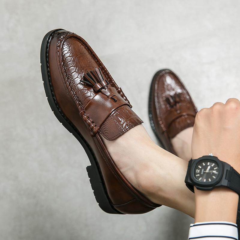Luxury Brand Mens Loafers Leather Driving Shoes Casual Business Fringed Leather Shoes Slip on Moccasins Fashion Wedding Shoes