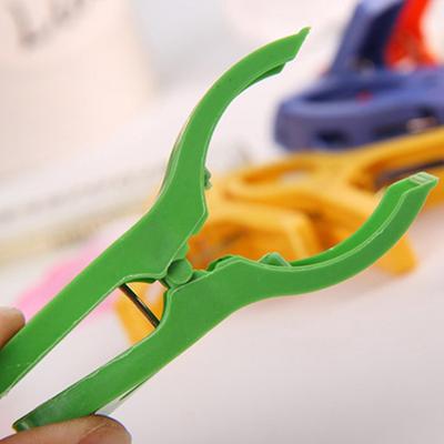 8Ps/Set Hanger Clips Large Plastic Windproof Beach Towel Clothes Spring Clamp
