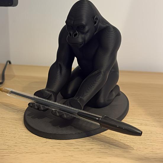 Phone Stand Chimpanzee Shape Ornaments Ergonomic Support 3D Print Holder Anti-Slip Base Stable Phone Support for Desk Home Office Gift Decor