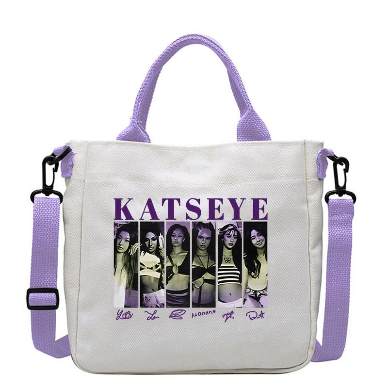 Unique Apparel KATSEYE Groep Kpop Bedrukte Crossbody Tas Casual Canvas Schoudertassen 23 x 23 x 5CM