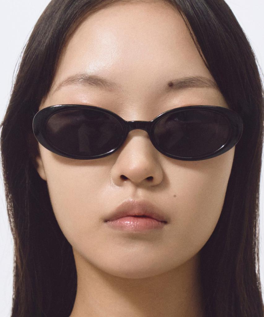 Hangeul Geek Oval Sunglasses Black