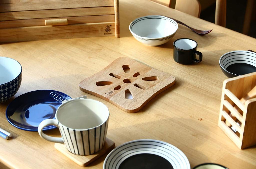 Fujiboeki Untersetzer aus Holz Quadratisch, Bonheur, Natur, 17cm Breit x 17cm Tief, 6er Set, 22645