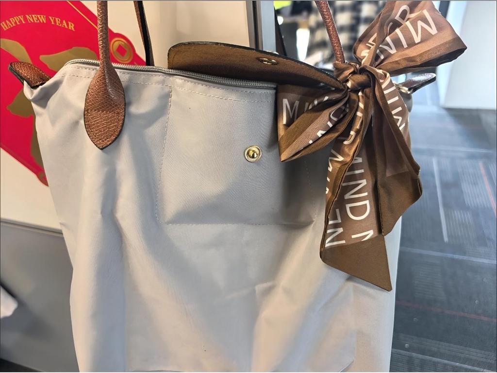 Classic Foldable Handbag: Fashionable and Versatile Tote In Large, Medium, and Small Sizes