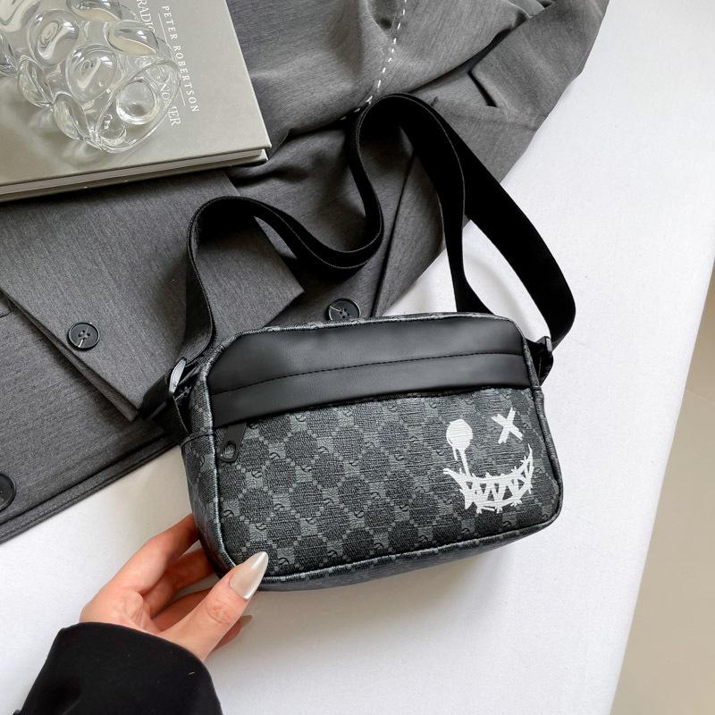 

Spring new women s fashion simple personality casual large capacity fashionable messenger mobile phone shoulder small square bag чорний