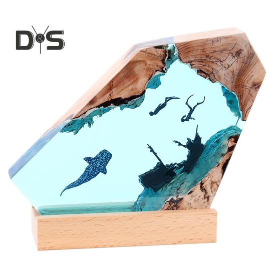 

Настольная лампа из смоляного дерева с питанием от USB, ручная работа, глубоководная пещера дайвера, затонувшее судно, акула, кит, океанское искусство, настольная лампа, статуэтка, украшение для дома и офиса A