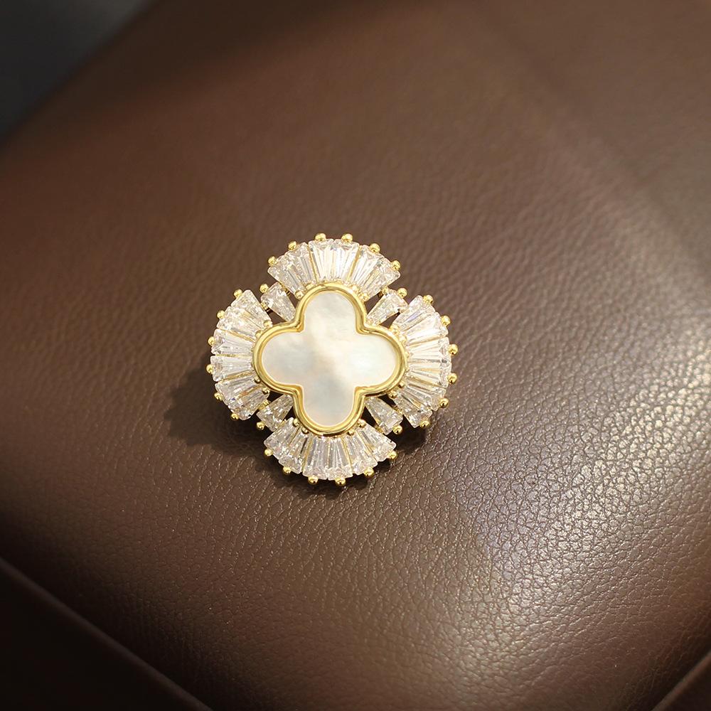 22646 Women's Gold Classic Versatile Micro-Inlaid Zircon Inlaid Natural White Fritillary Four-Leaf Clover Brooch Simple Niche Small Pin Men's And Models