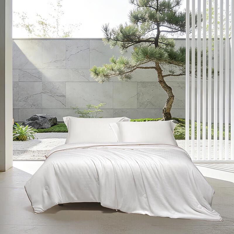 

Жаккардовое шелковое одеяло Mercury Home Textiles 200cm x 230cm
