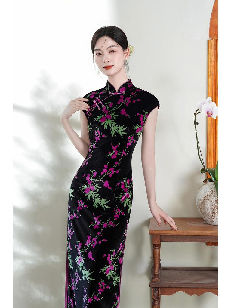 Elegant Women's Black Velvet Short-Sleeve Qipao - Youthful Autumn 2025 Style