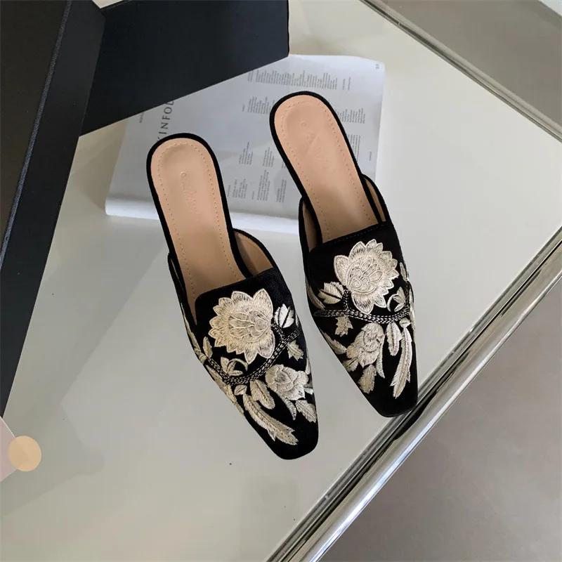 Fashion Women Baotou Embroidered Flat Bottom Half Slippers Summer Muller Sqaure Toe Shoes Flat Outdoor Casual Walking Slides Zapatillas