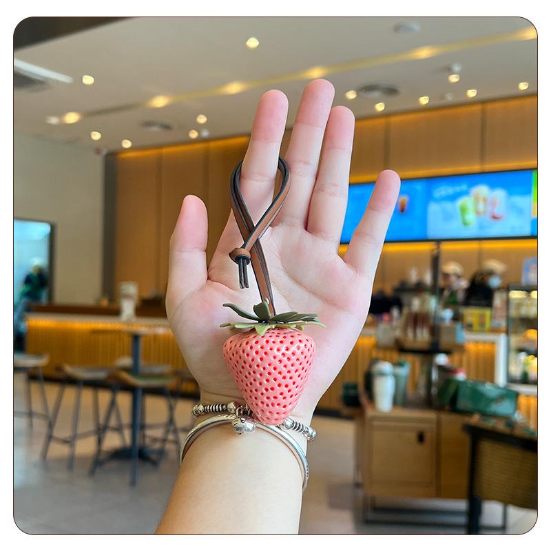 Christmas new strawberry bag pendant three-dimensional resin cute mobile phone lanyard keychain jewelry accessories bag pendant