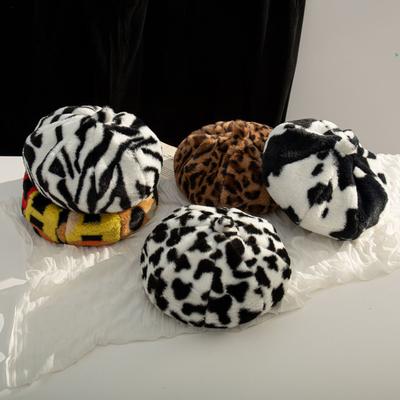 Cow Plush Beret Women New Warm Hats In Autumn and Winter Painter Hats.