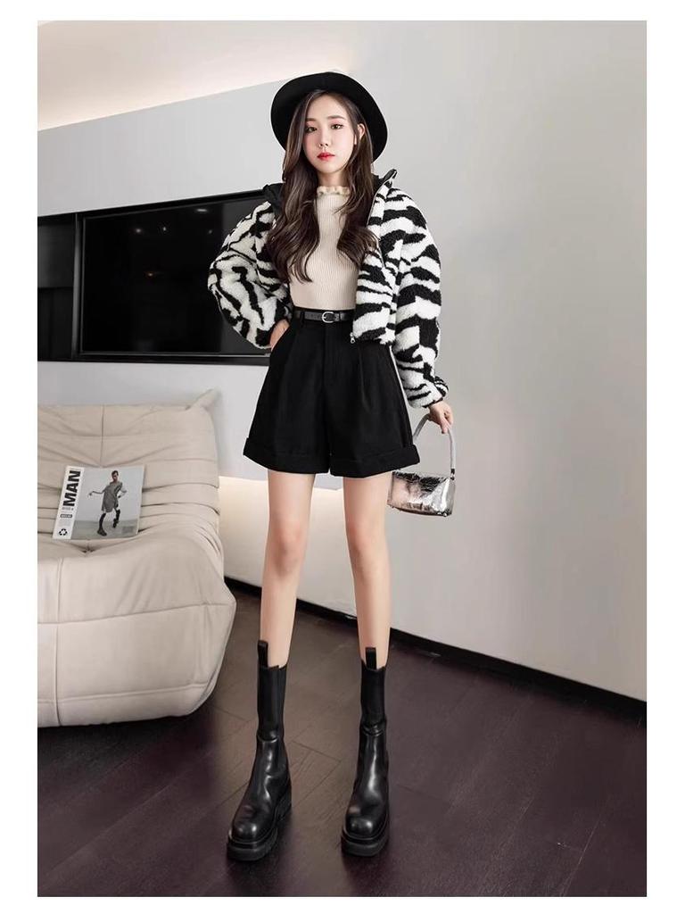 Autumn/Winter 2025 Women's Khaki Corduroy Wide-Leg A-Line Shorts - Korean Style Fashion