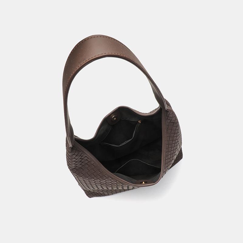 New casual versatile woven women's bag large-capacity commuting premium retro shoulder bag simple and generous