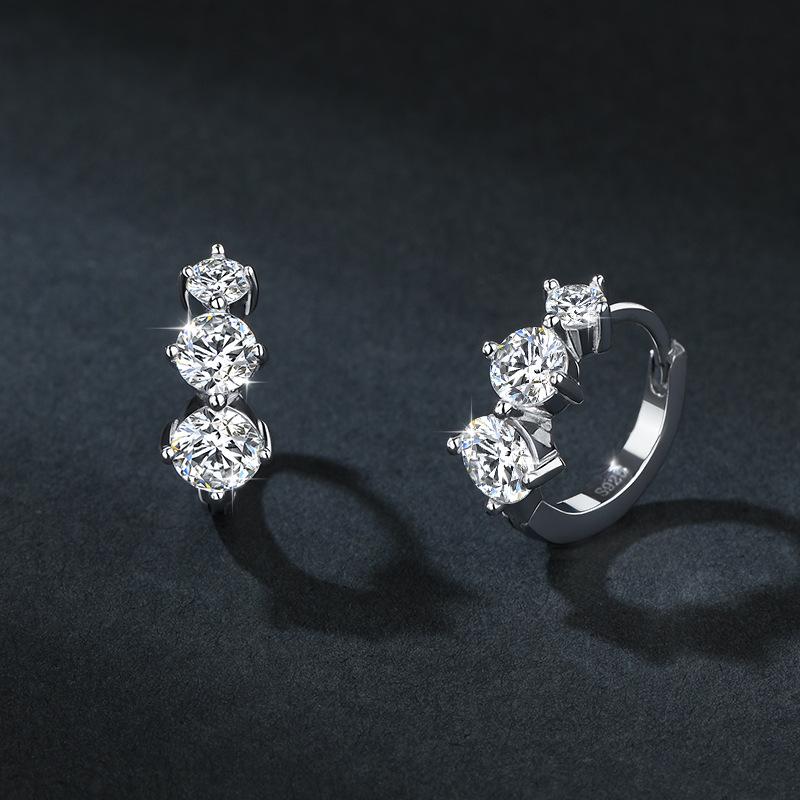 

Серьги-пусеты из стерлингового серебра 925 пробы с муассанитами и манжетами для ушей, акцентированными бриллиантами - Дизайн высокого класса в стиле легкой роскоши S925 Sterling Silver