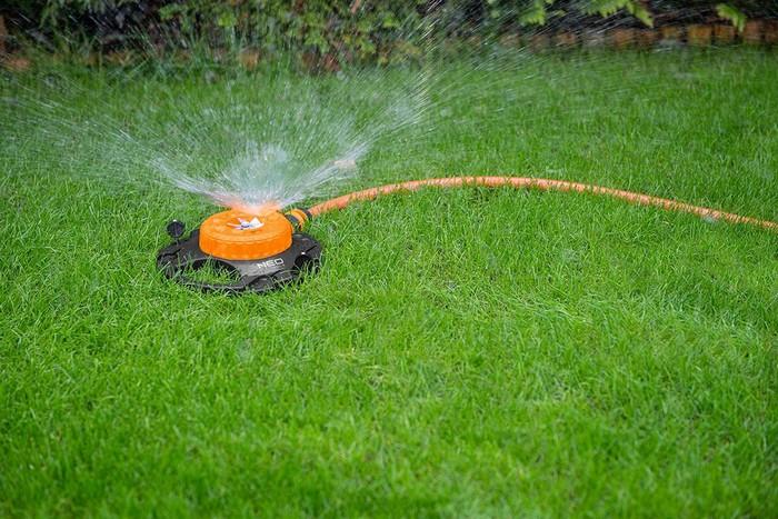 9-Function Garden Sprinkler With Mounting Pins - T N15-780