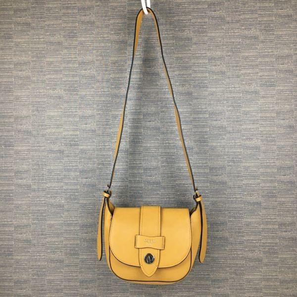 GUESS Leather Shoulder Bag Brown Small Elegant Design(USED)