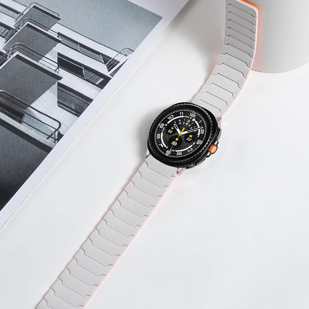Cinturino Magnetico per Samsung Galaxy Watch 8 44mm 40mm Braccialetto di Ricambio in Silicone a Ciclo per Watch8 Classic 46mm Accessori