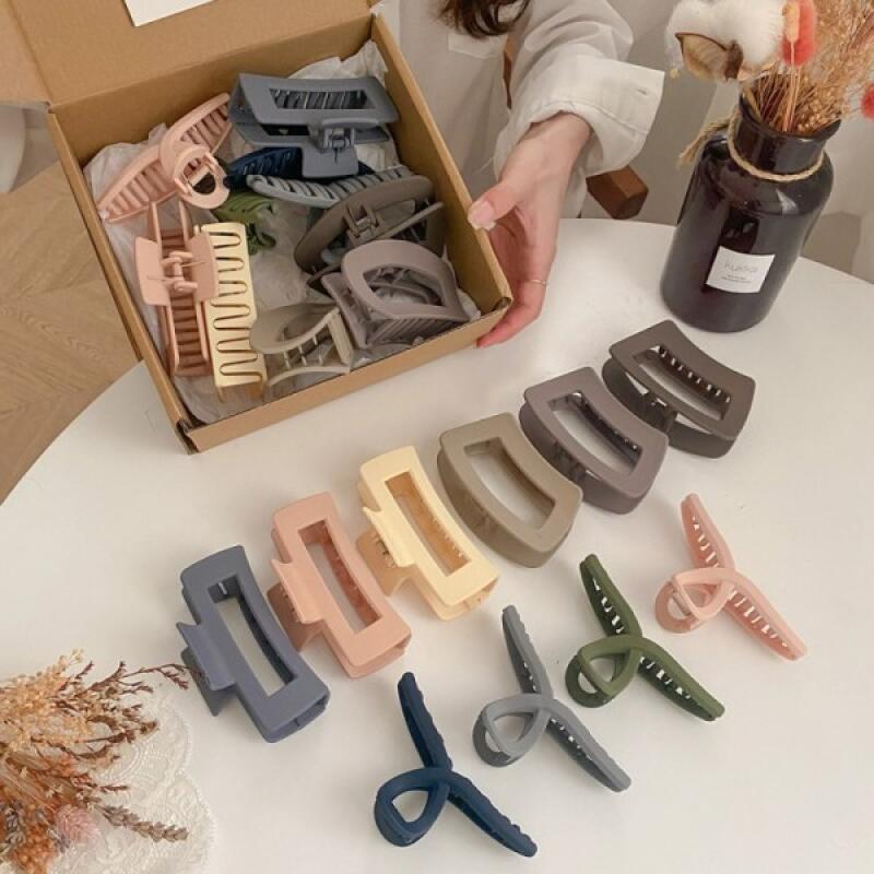 Simple matte hair clip set