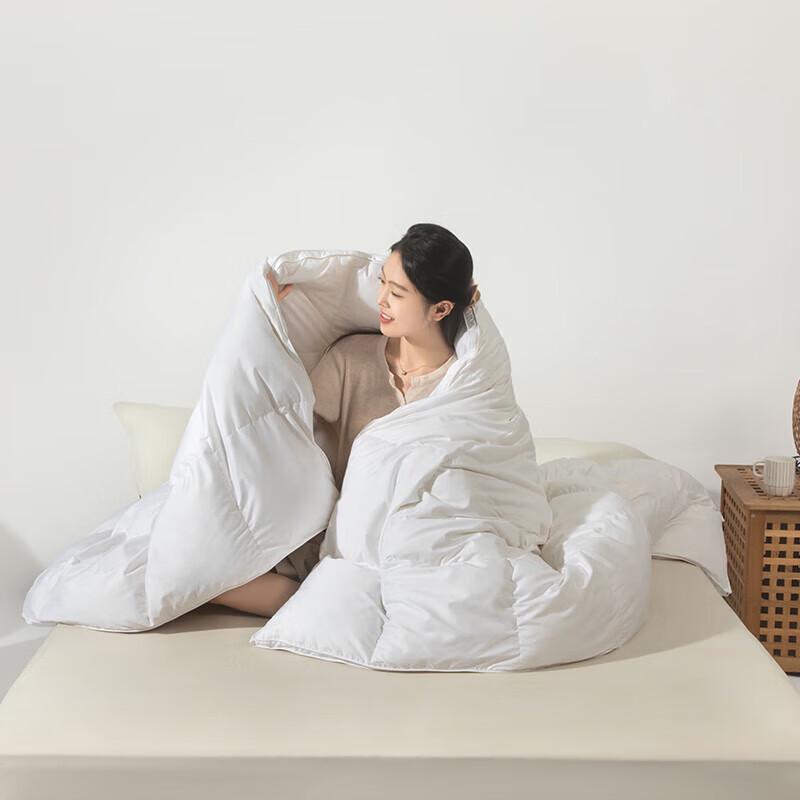 MUJI All-Season Down-Alternative Quilt