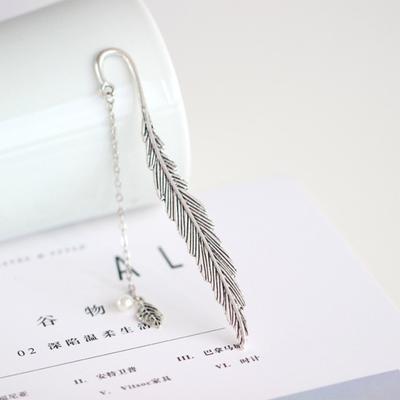 Metal Feather Bookmarks with Textured Tassel Vintage Style Fun Reading Experience Alloy Feather Cutout Bookmark