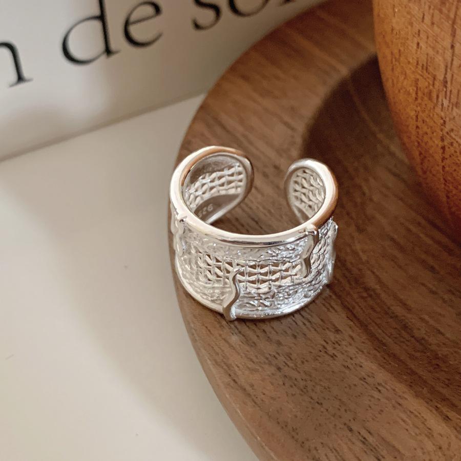 Trendy Geometric Mesh Hollow Open Adjustable Ring for Women – Exquisite Creative Lava Texture Index Finger Ring