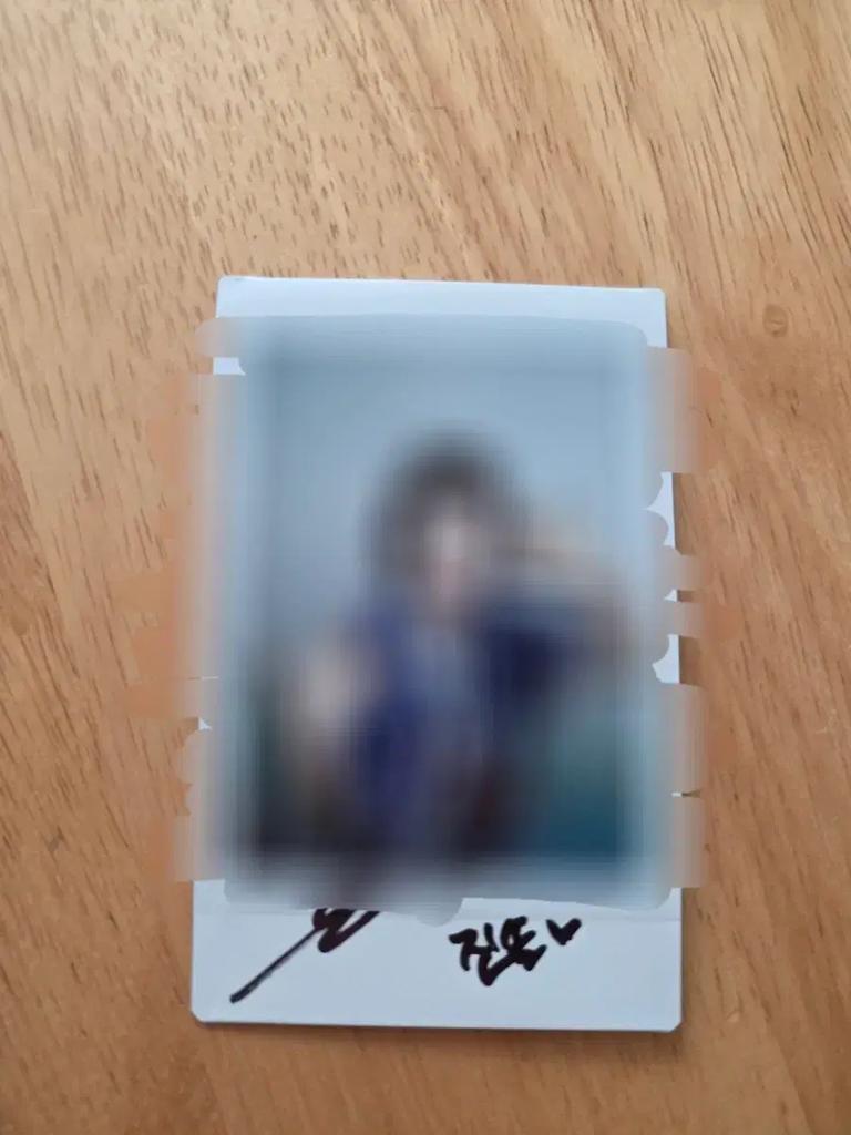 ARTMS Girl of the Month Jin Sol Sign Polaroid