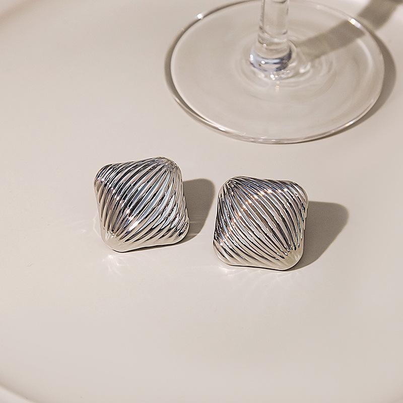 Retro Geometric Metal Stud Earrings, Simple Wave Texture Hong Kong Style Earrings, Niche High-End Square Earrings.