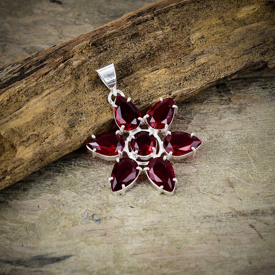 

Mozambique Garnet Gemstone 925 Sterling Silver Jewelry Pendant 1.77 M-84