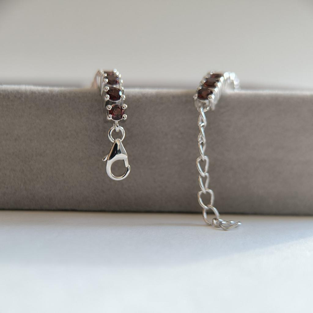 Серебряный браслет с натуральным гранатом 6.418ct, вес изделия 12,98 гр (2206163)