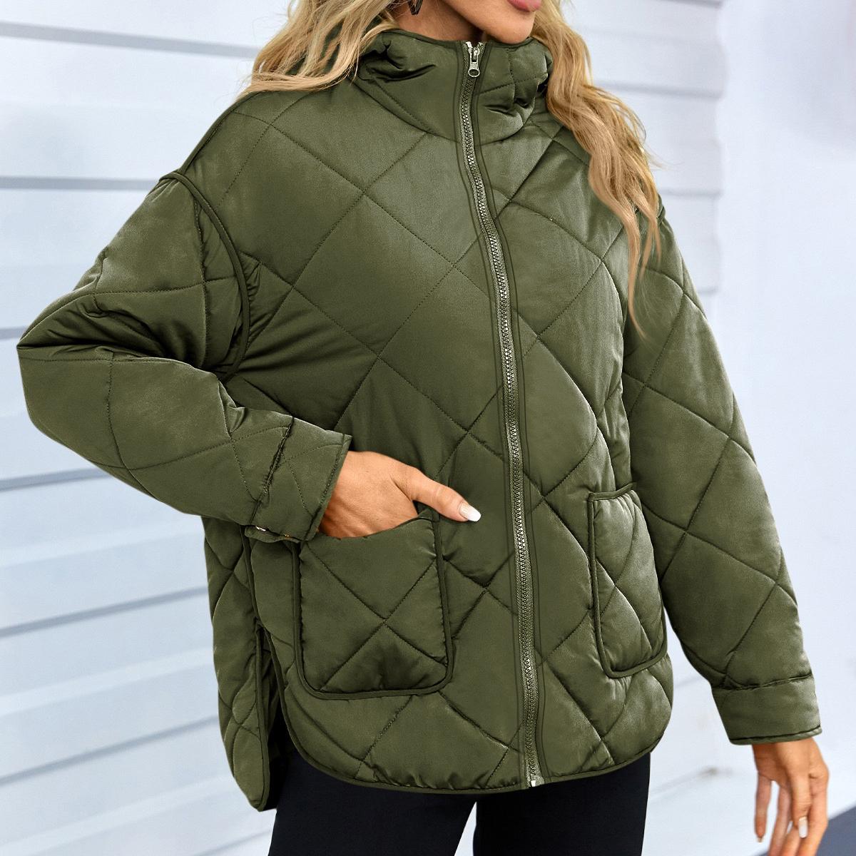 

Модный женский пуховик с капюшоном, зимнее оверсайз ромбовидное стеганое пальто с боковыми разрезами XXL армия зеленый